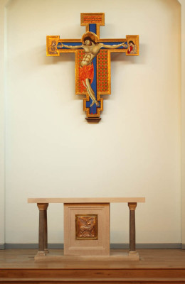 Limestone altar for Fisher House, Cambridge. The magnificent Italo-Byzantine crucifix was commissioned by the chaplaincy from the Hamilton Kerr Institute in 2005.